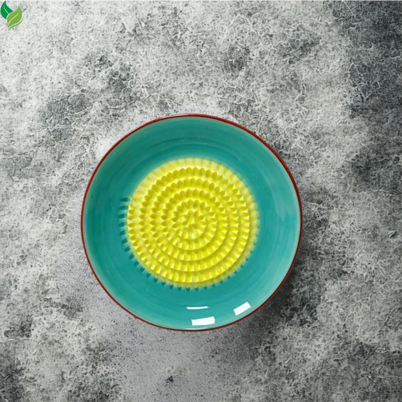 Detailed ceramic grinding surface for preparing fresh seasonings