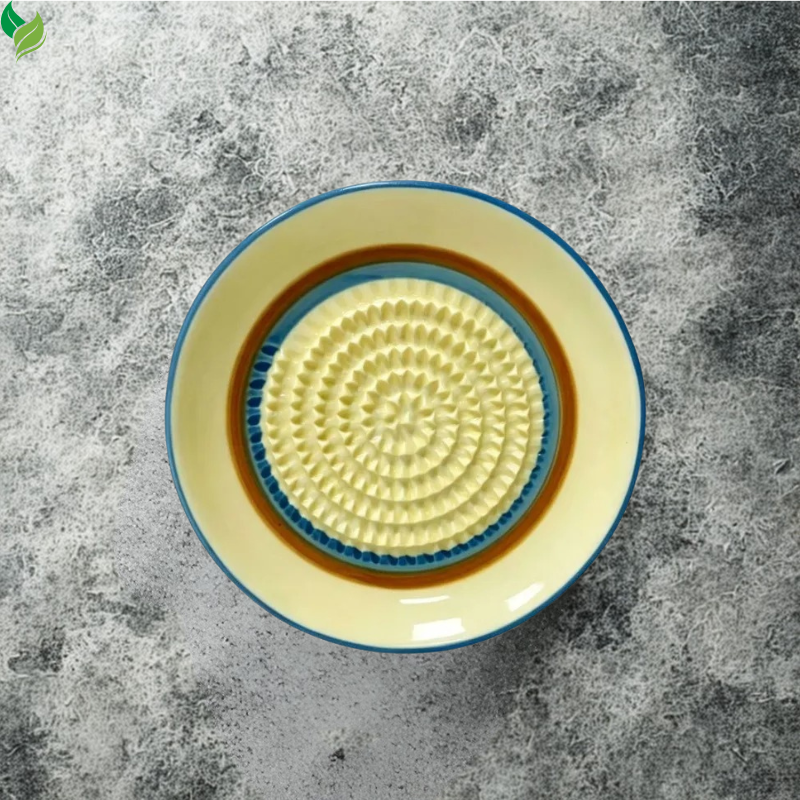 Round ceramic grinding dish for ginger, garlic and soft tomatoes
