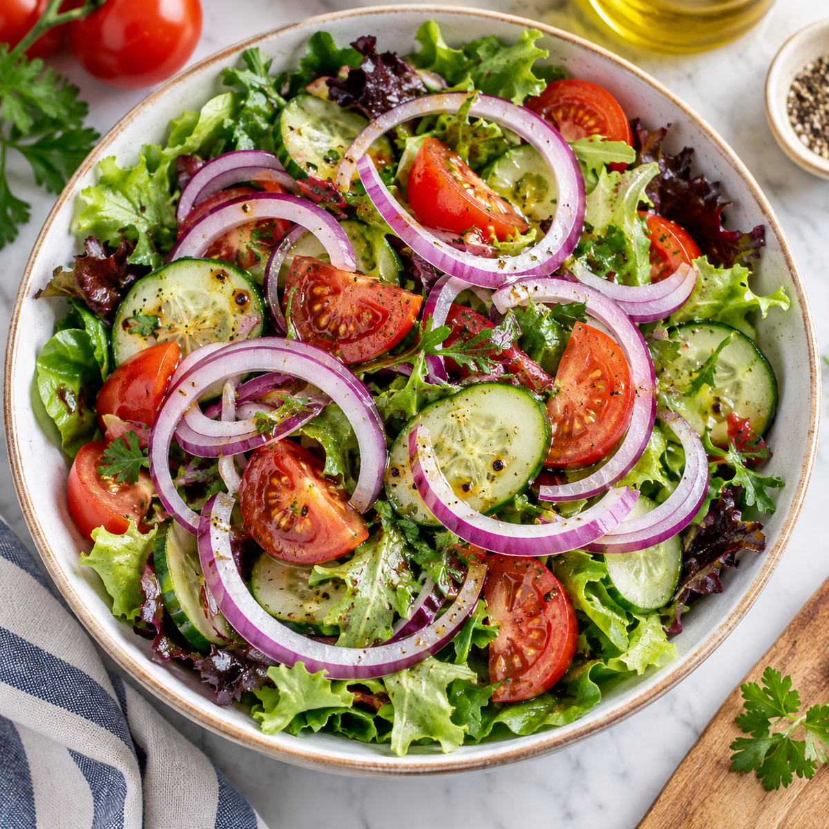 Fresh garden salad topped with sliced Red Creole onions